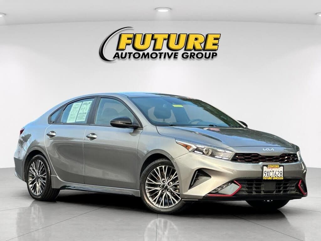 2023 Kia Forte GT-Line — photo 1 of 1