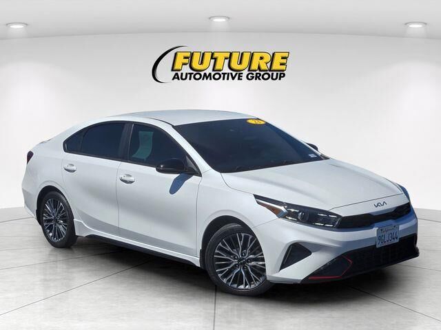 2023 Kia Forte GT-Line — photo 1 of 16