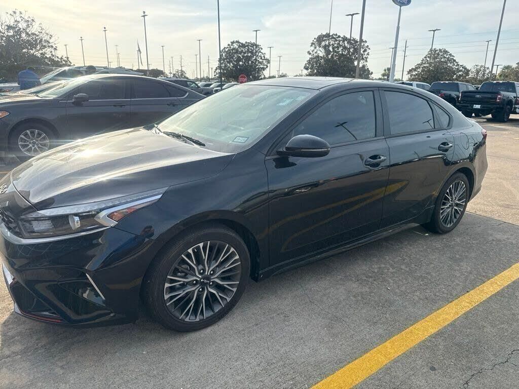 2024 Kia Forte GT-Line — photo 1 of 3