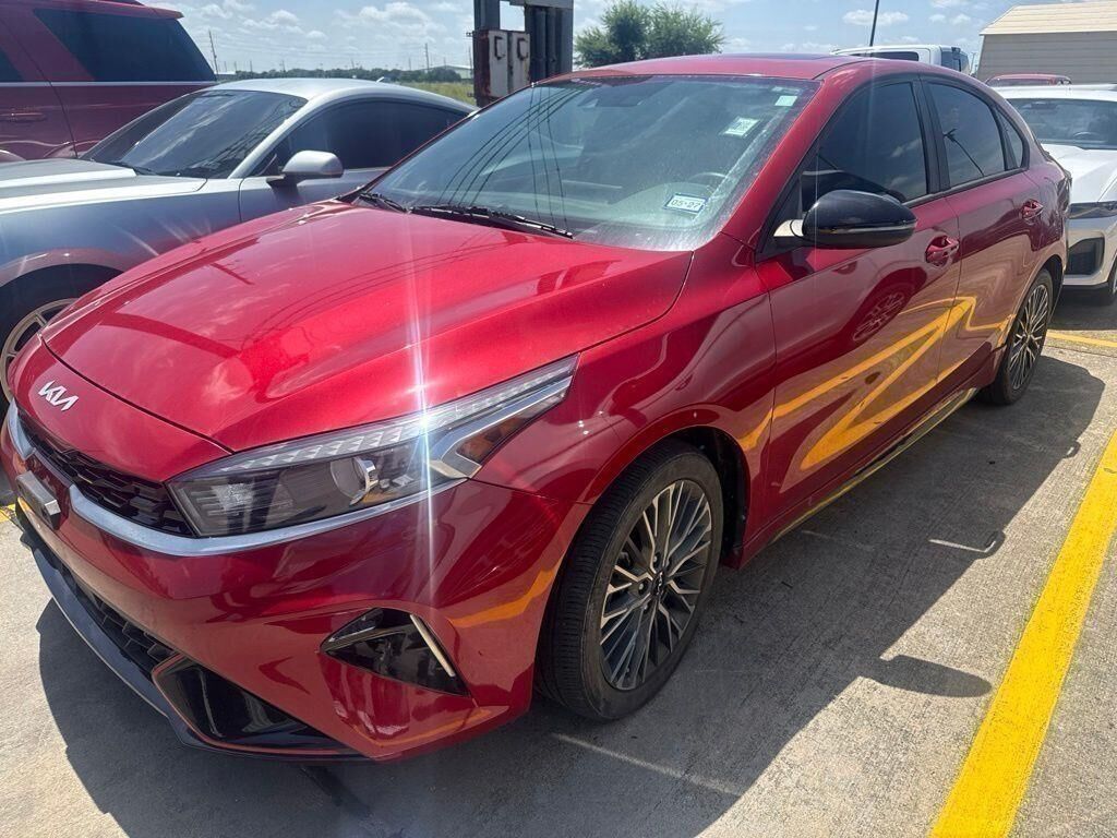 2024 Kia Forte GT-Line — photo 1 of 4