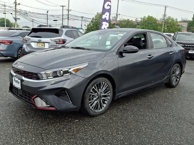 2023 Kia Forte GT-Line — photo 1 of 13