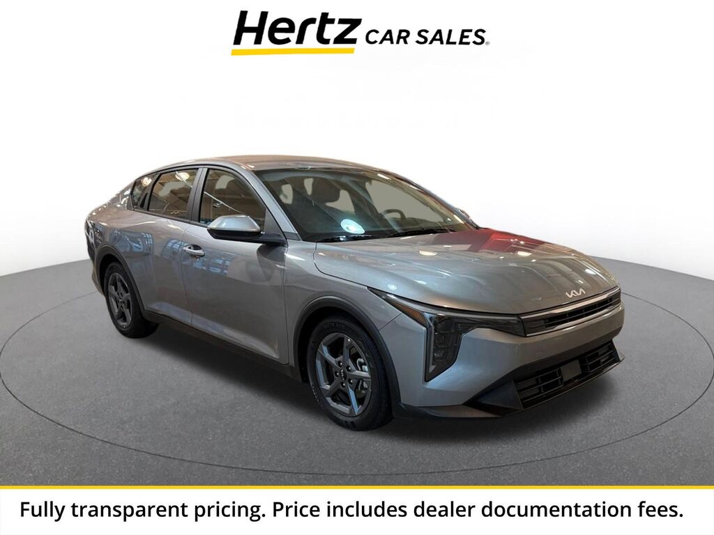2025 Kia K4 LXS — photo 1 of 18