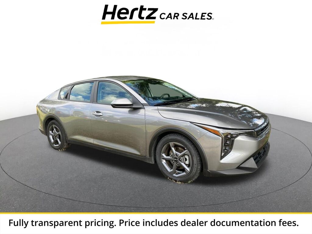 2025 Kia K4 LXS — photo 1 of 8