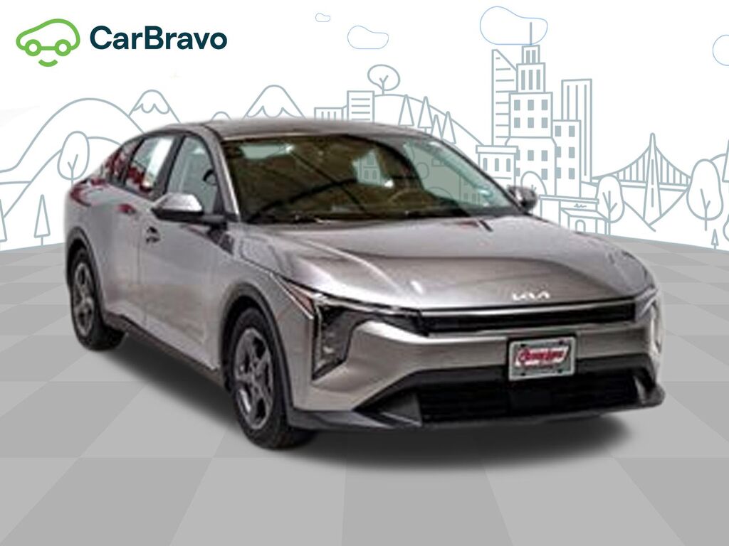 2025 Kia K4 LXS — photo 1 of 6