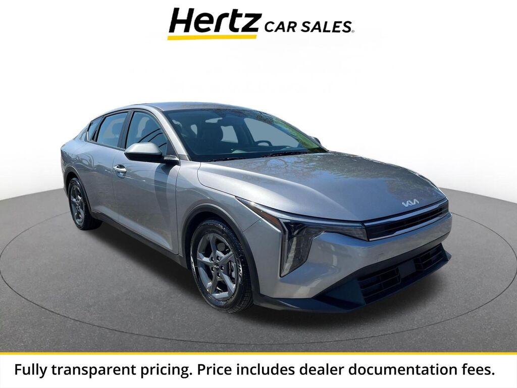 2025 Kia K4 LXS — photo 1 of 13