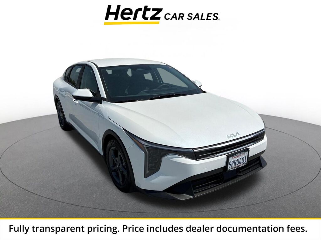 2025 Kia K4 LXS — photo 1 of 17