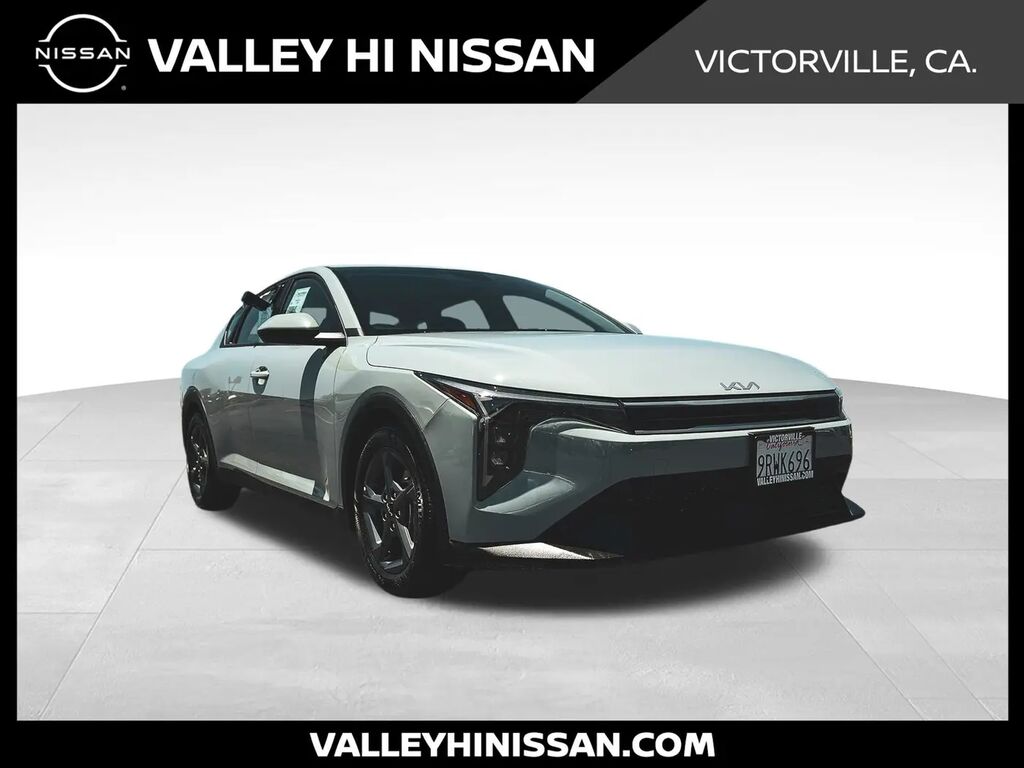 2025 Kia K4 LXS — photo 1 of 13