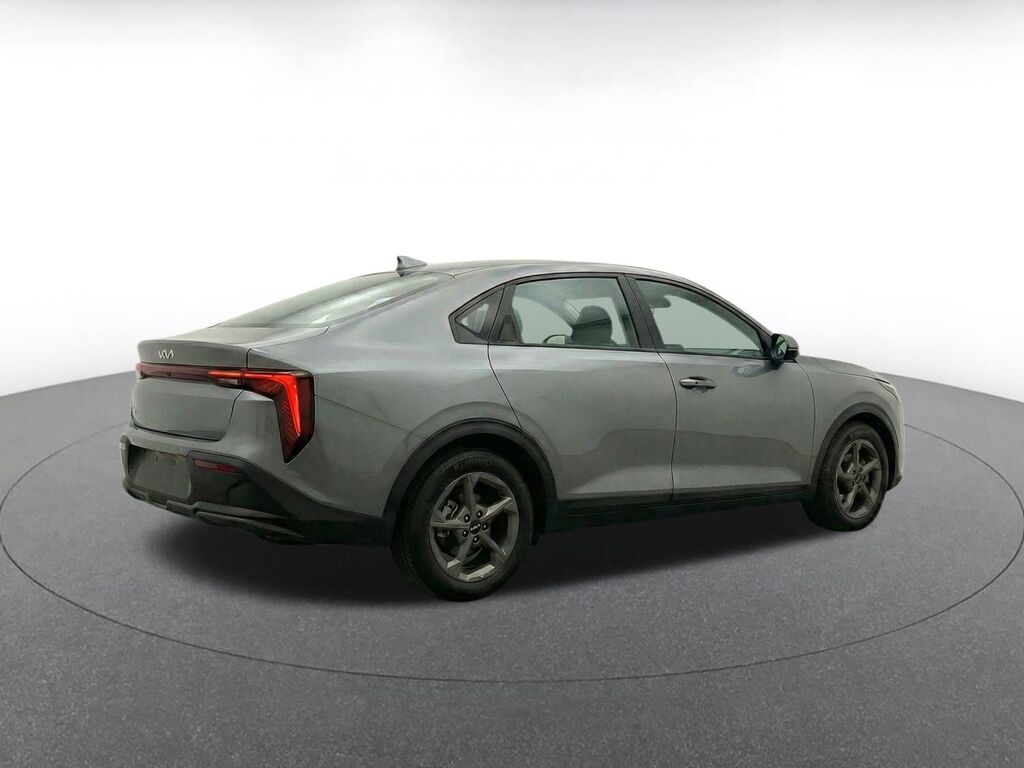 2025 Kia K4 LXS — photo 1 of 1
