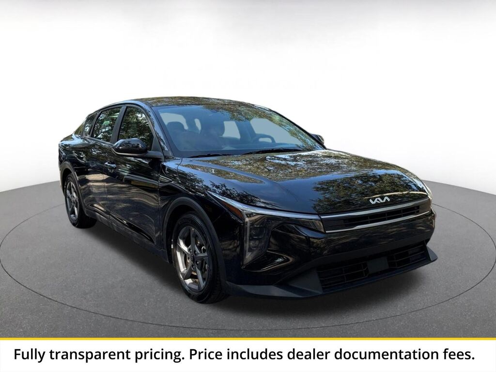 2025 Kia K4 LXS — photo 1 of 13
