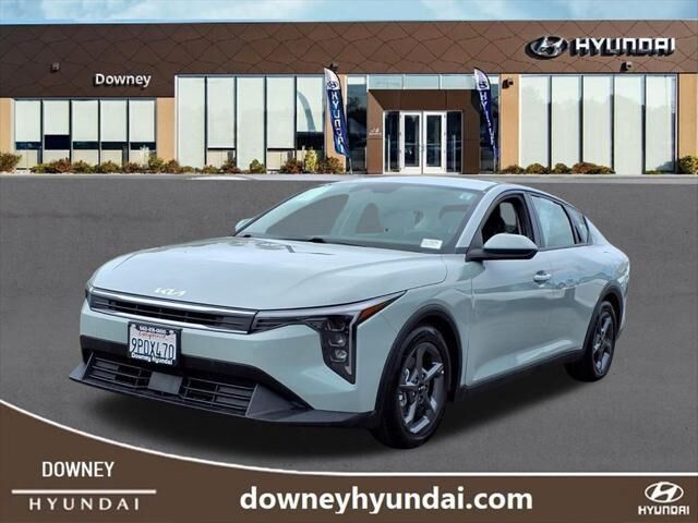 2025 Kia K4 LXS — photo 1 of 26