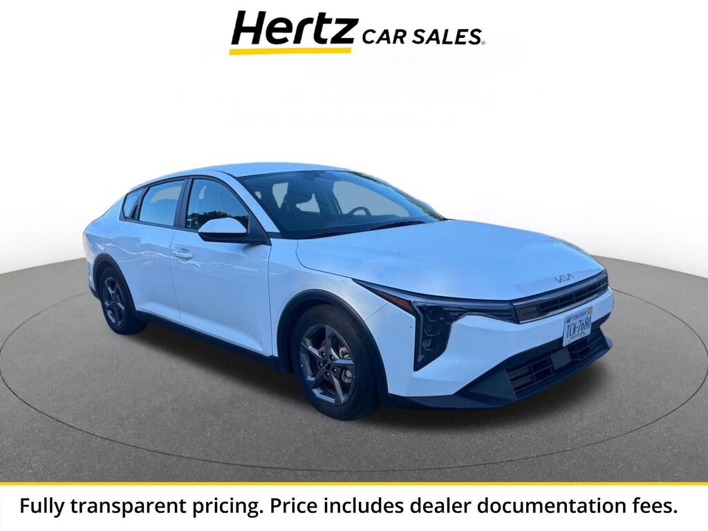 2025 Kia K4 LXS — photo 1 of 13
