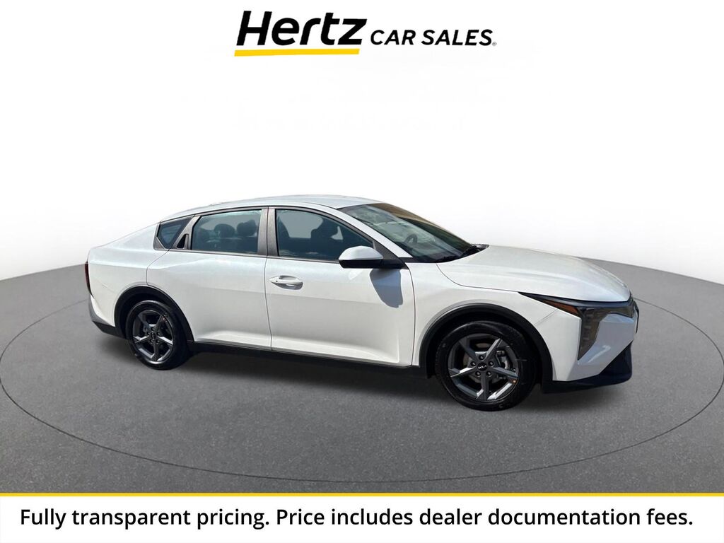 2025 Kia K4 LXS — photo 1 of 13
