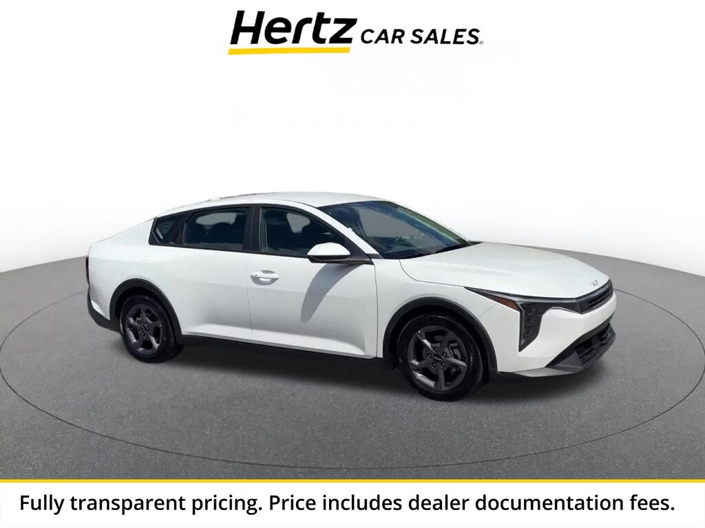 2025 Kia K4 LXS — photo 1 of 13