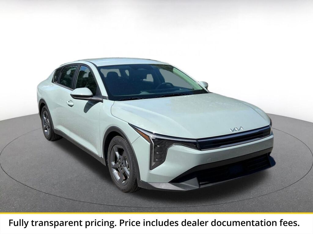 2025 Kia K4 LXS — photo 1 of 13
