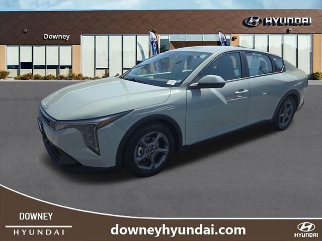 2025 Kia K4 LXS — photo 1 of 39
