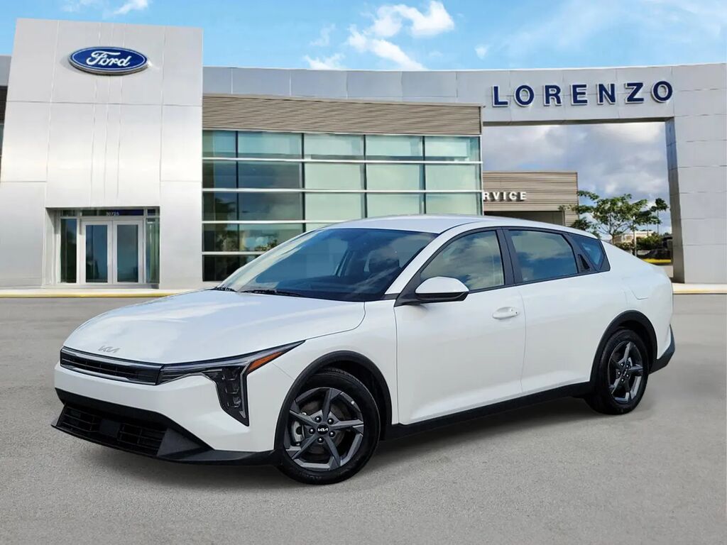 2025 Kia K4 LXS — photo 1 of 13