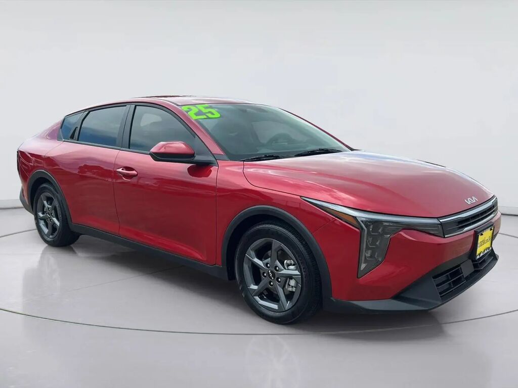 2025 Kia K4 LXS — photo 1 of 13
