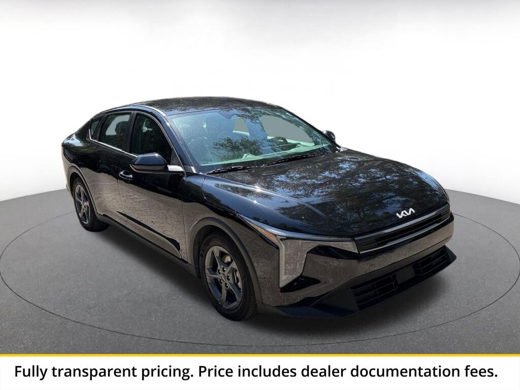 2026 Kia K4 LXS — photo 1 of 23
