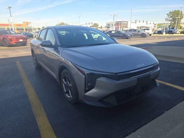 2026 Kia K4 LXS — photo 1 of 4
