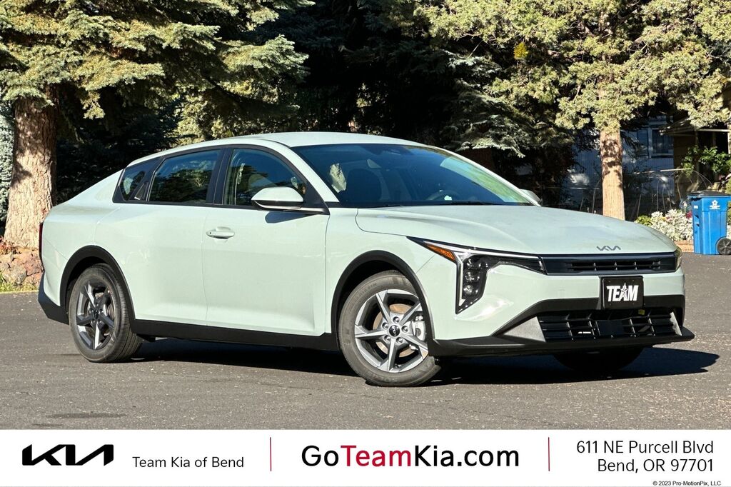 2026 Kia K4 LXS — photo 1 of 13