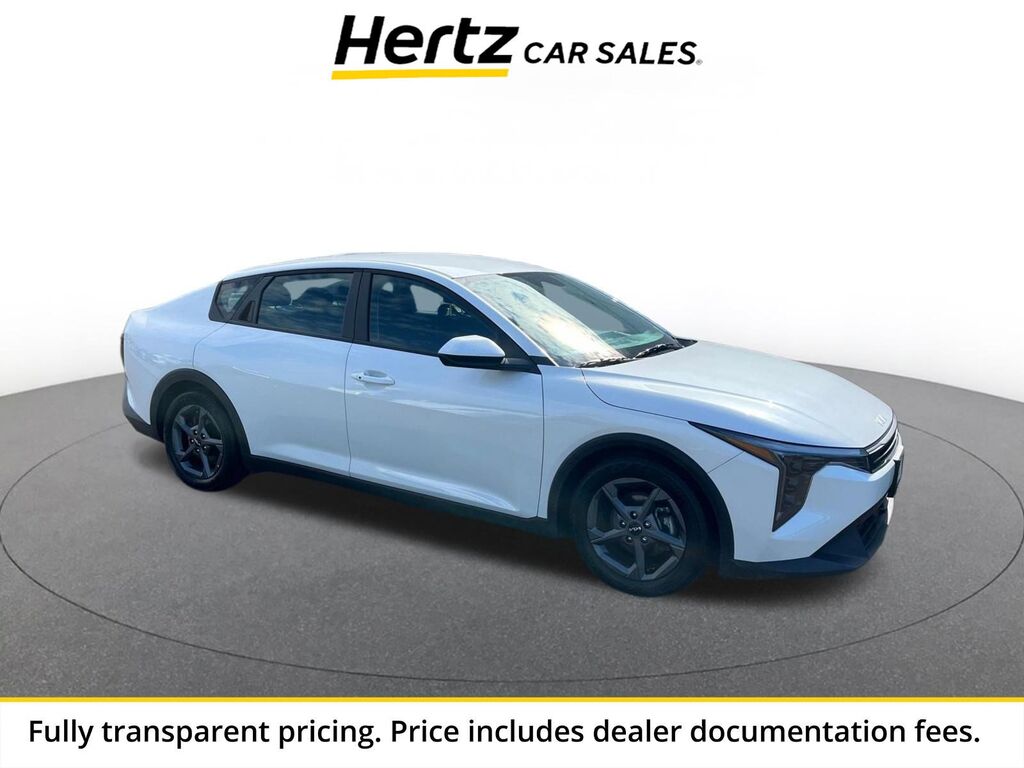 2025 Kia K4 LXS — photo 1 of 13