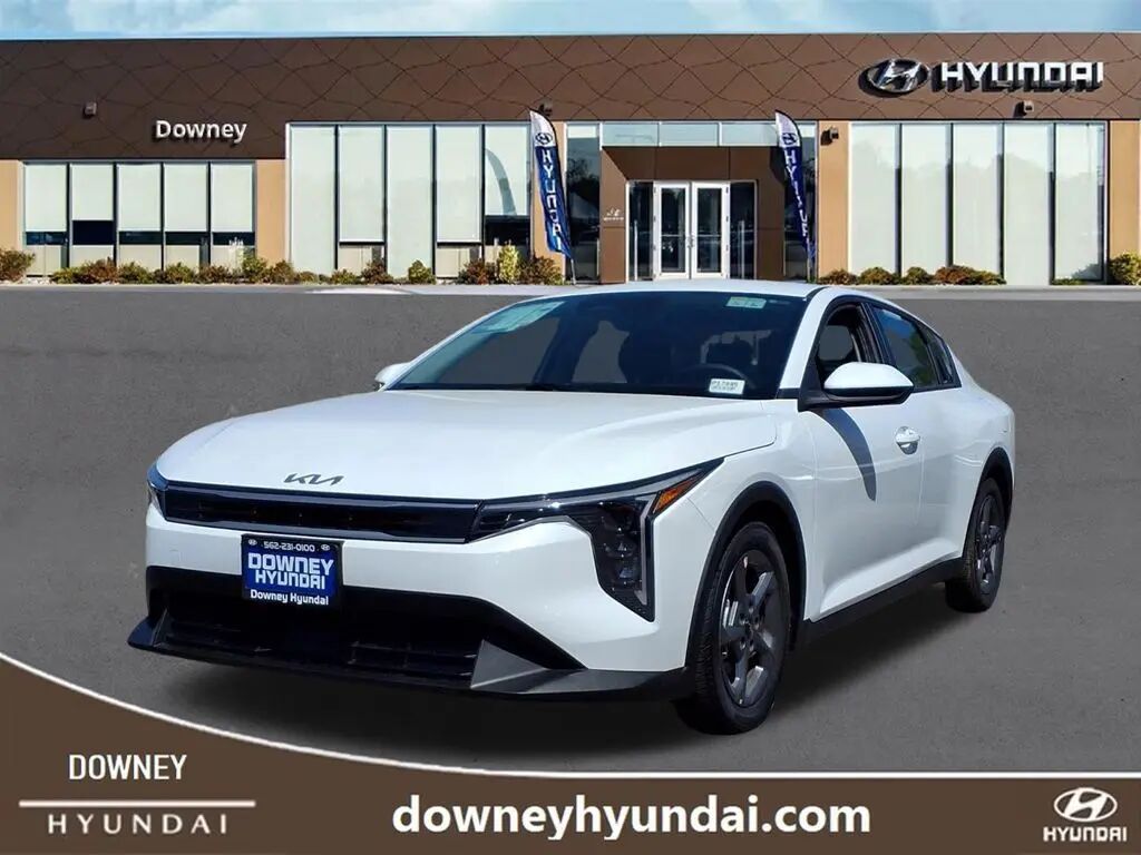 2025 Kia K4 LXS — photo 1 of 26