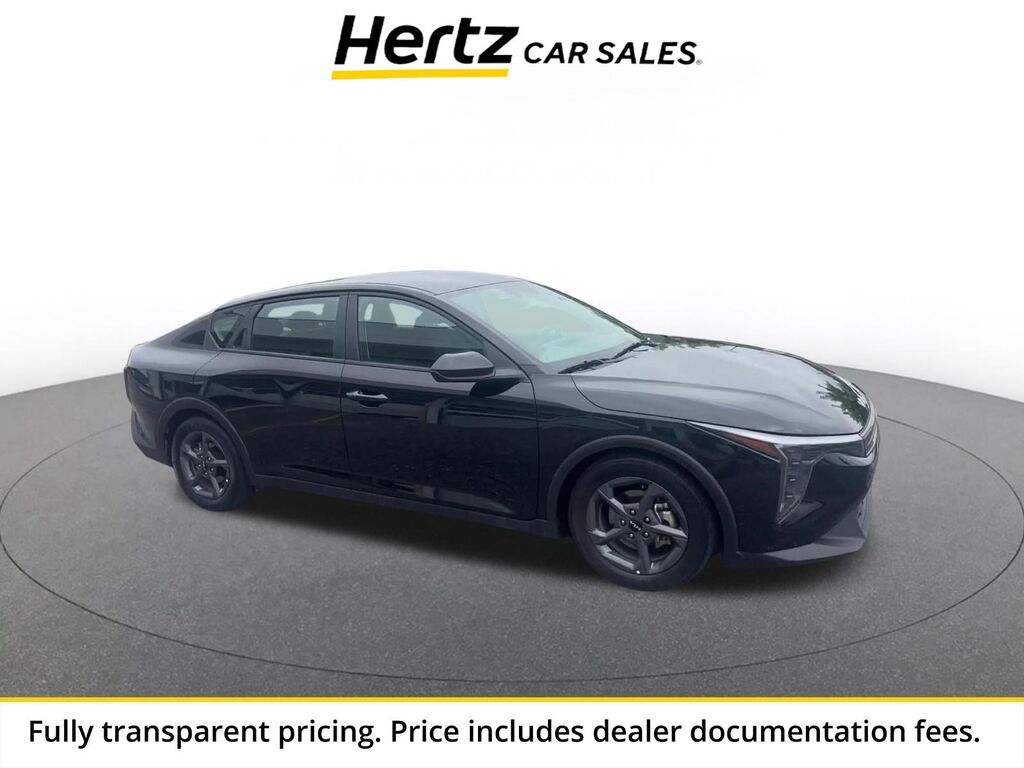 2025 Kia K4 LXS — photo 1 of 13
