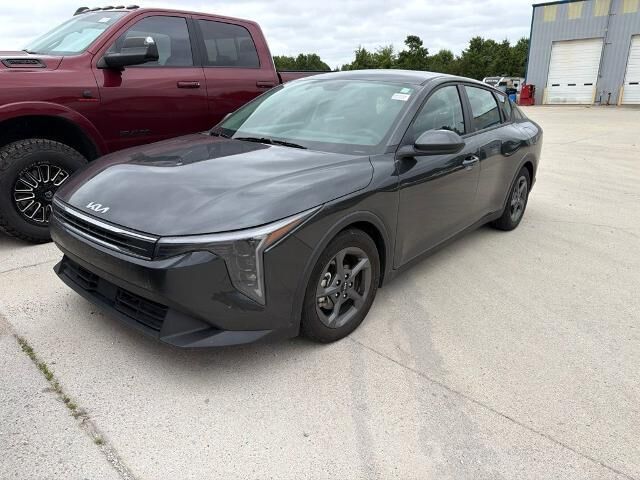 2025 Kia K4 LXS — photo 1 of 1