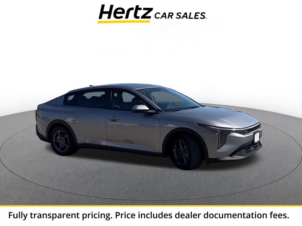 2025 Kia K4 LXS — photo 1 of 13