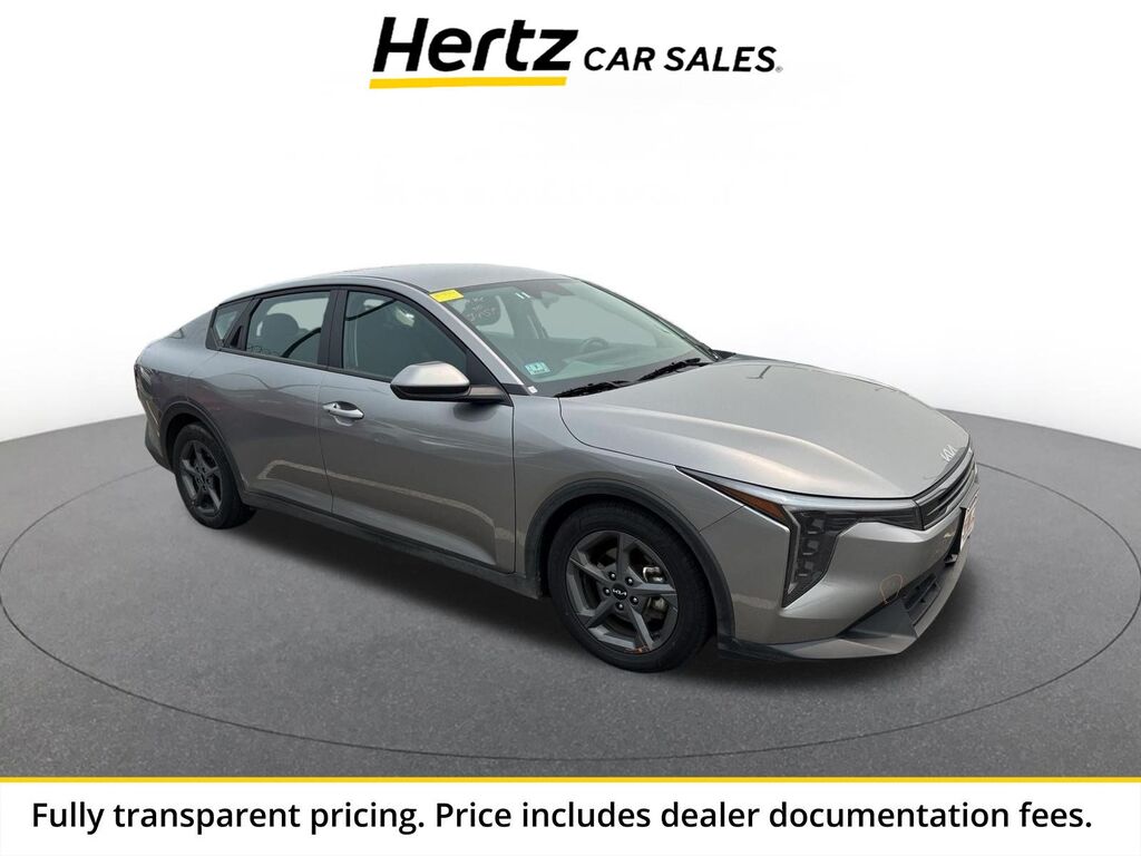 2025 Kia K4 LXS — photo 1 of 10