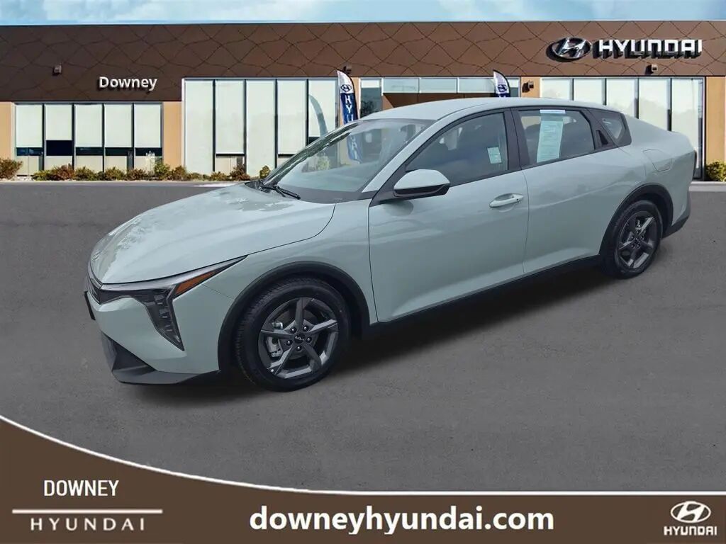 2025 Kia K4 LXS — photo 1 of 26