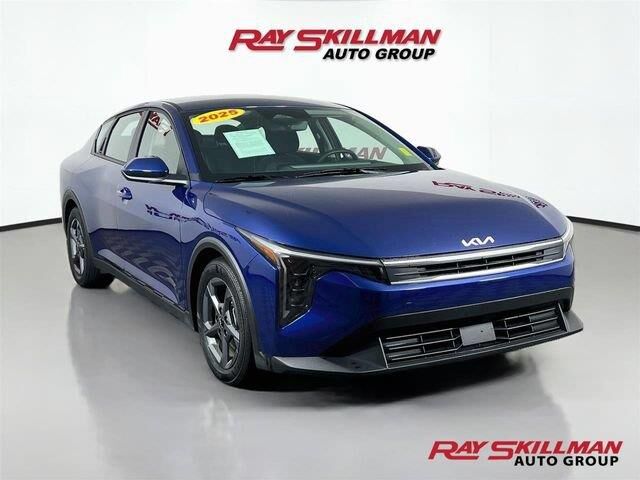 2025 Kia K4 LXS — photo 1 of 13