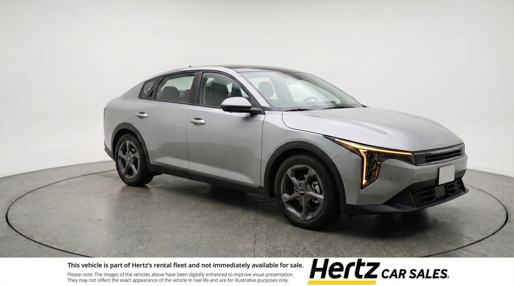 2025 Kia K4 LXS — photo 1 of 3