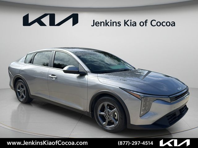 2025 Kia K4 LXS — photo 1 of 13