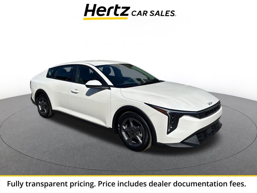 2025 Kia K4 LXS — photo 1 of 13