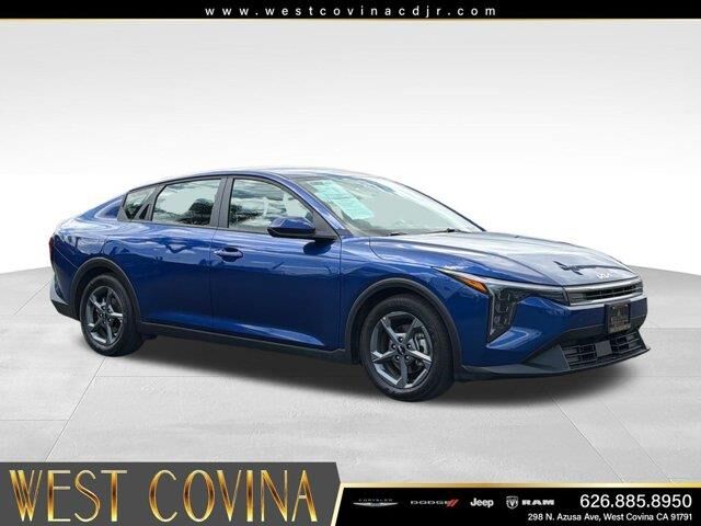 2025 Kia K4 LXS — photo 1 of 5