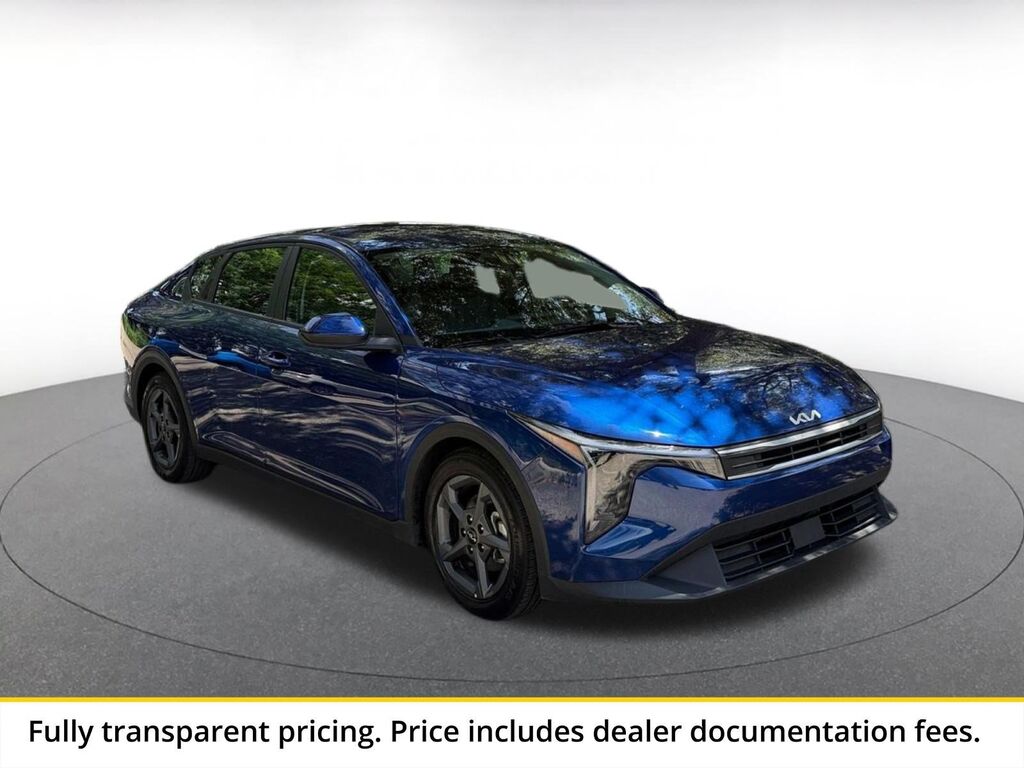 2025 Kia K4 LXS — photo 1 of 13