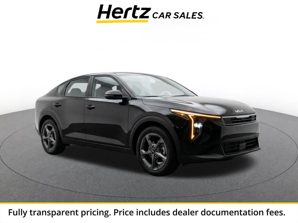 2025 Kia K4 LXS — photo 1 of 11