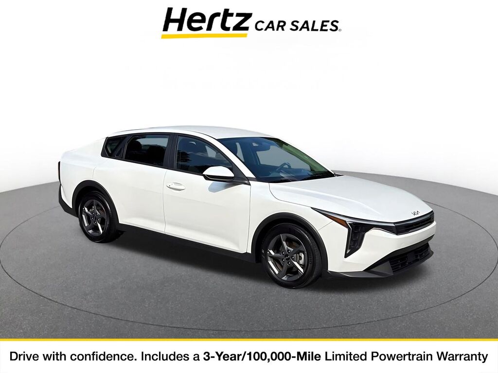 2025 Kia K4 LXS — photo 1 of 11