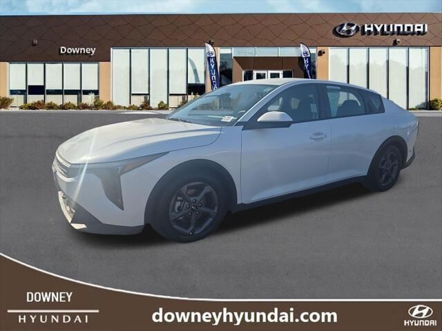 2025 Kia K4 LXS — photo 1 of 13