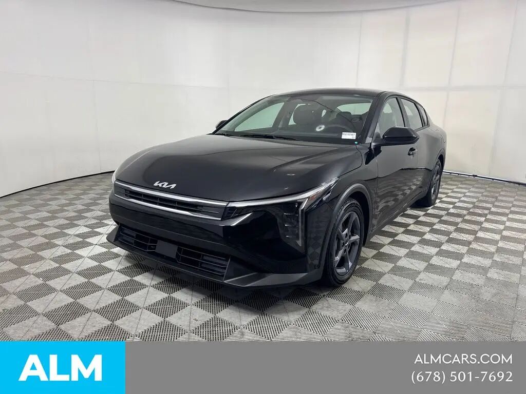 2025 Kia K4 LXS — photo 1 of 10