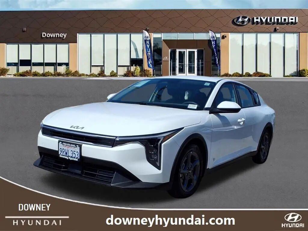 2025 Kia K4 LXS — photo 1 of 26