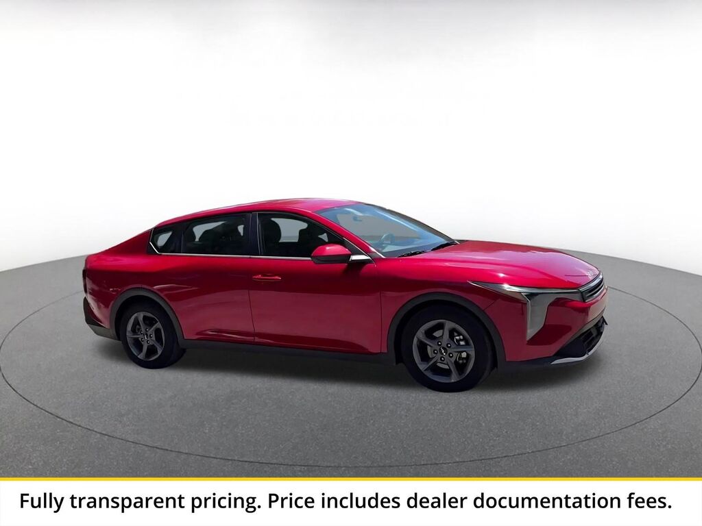 2025 Kia K4 LXS — photo 1 of 13