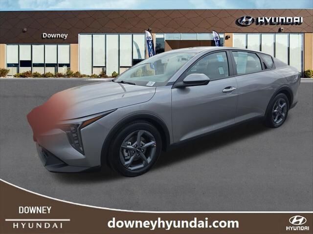 2025 Kia K4 LXS — photo 1 of 39