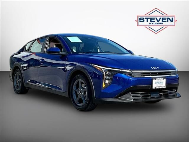 2025 Kia K4 LXS — photo 1 of 13