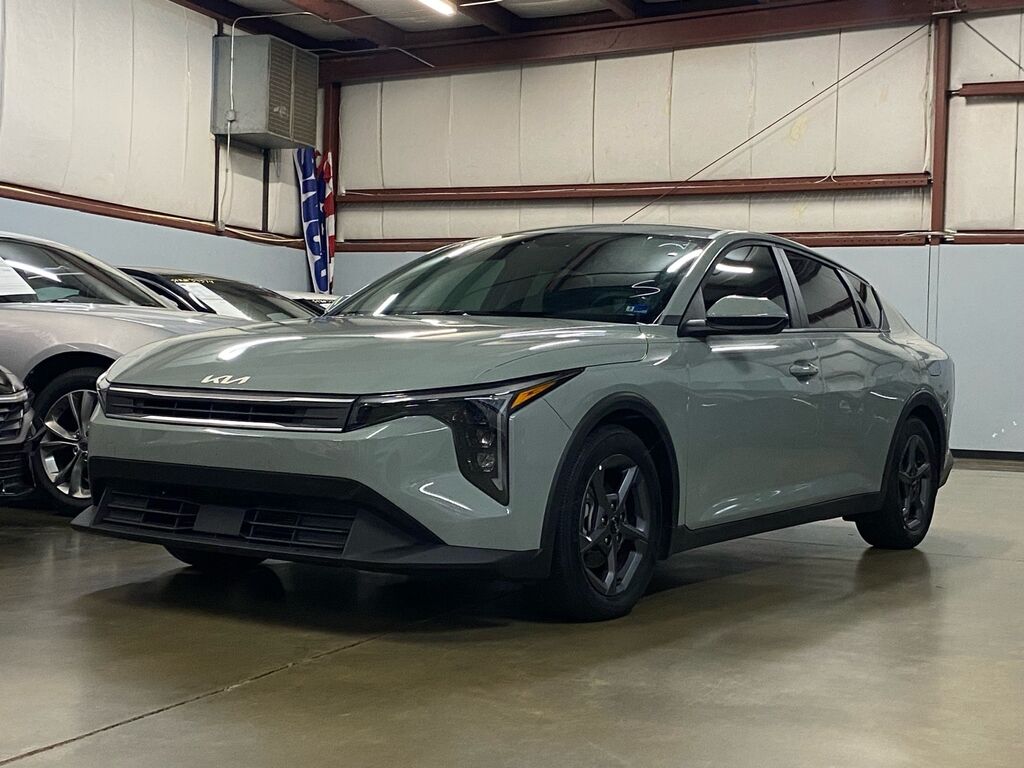 2025 Kia K4 LXS — photo 1 of 13