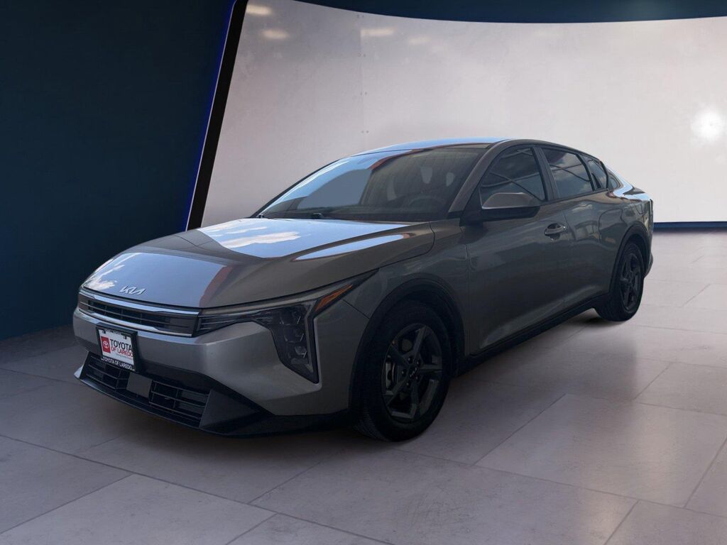 2026 Kia K4 LXS — photo 1 of 13