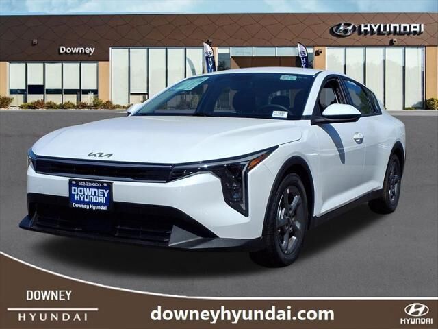 2025 Kia K4 LXS — photo 1 of 39