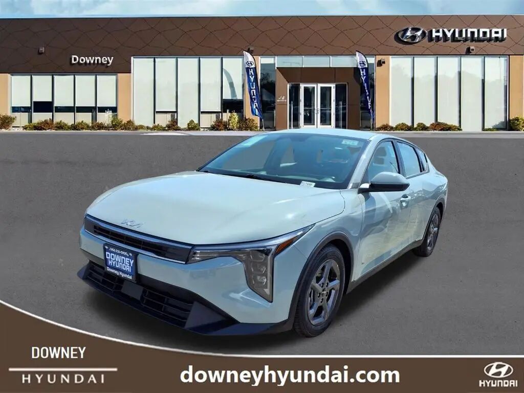 2025 Kia K4 LXS — photo 1 of 39