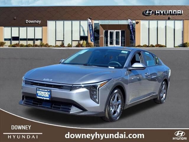 2025 Kia K4 LXS — photo 1 of 39